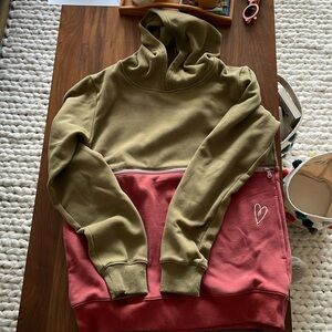 Latched mama trailblazer hoodie in size M
